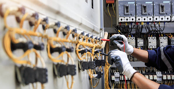 Professional Electrician technician working in Dayton, OH